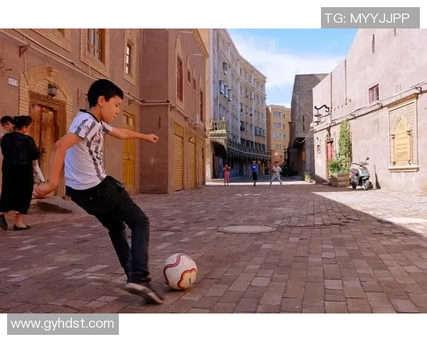 足球天才Emo：从街头少年到绿茵场传奇的成长之路