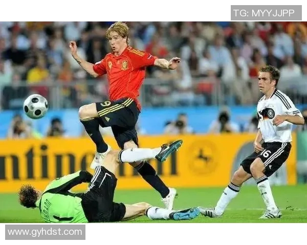 当岁月定格绿茵背影那一刻足球传奇的故事仍在继续